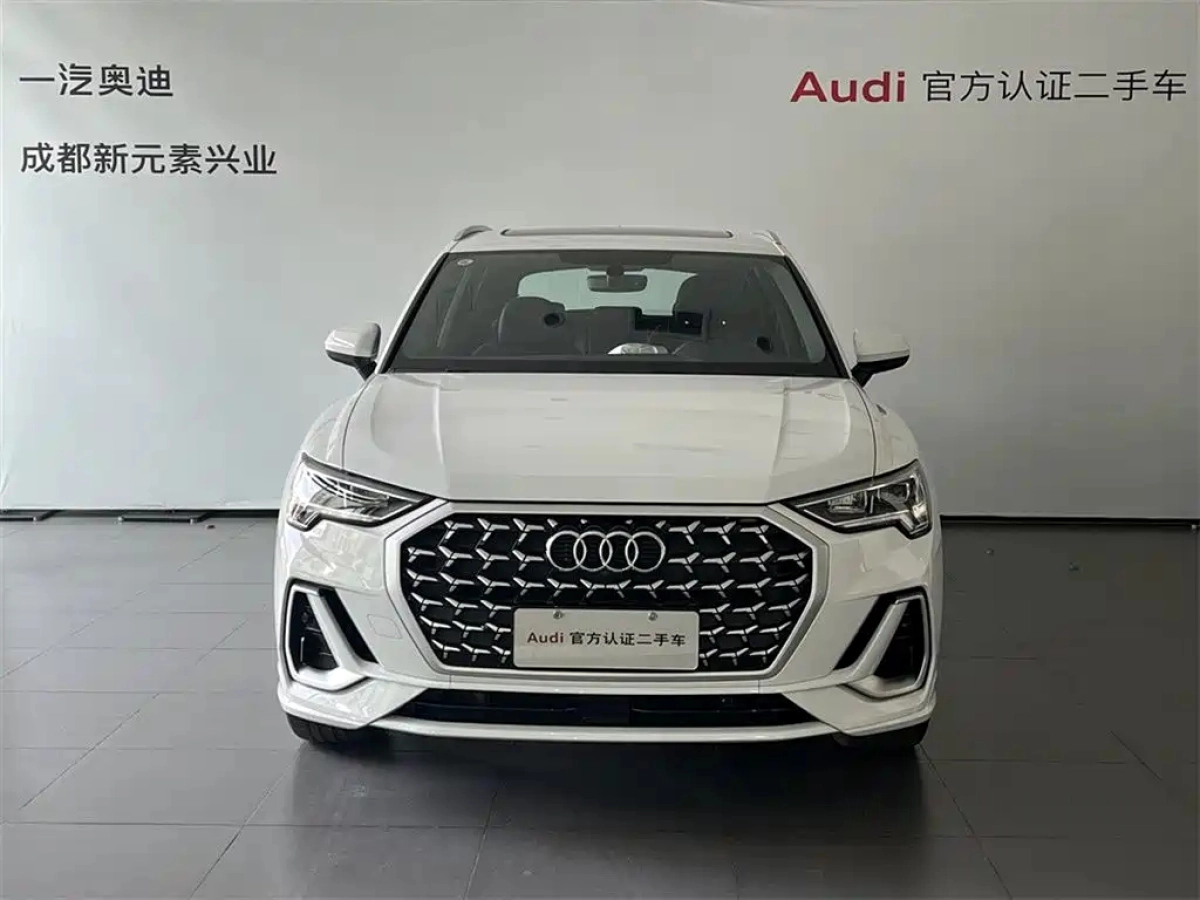 AUDI Q3