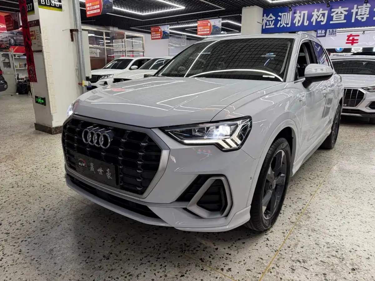 AUDI Q3  2023