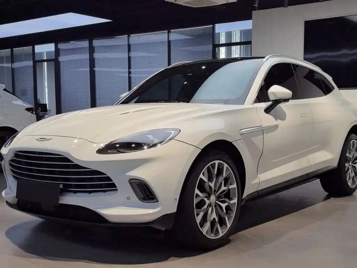 ASTON MARTIN DBX