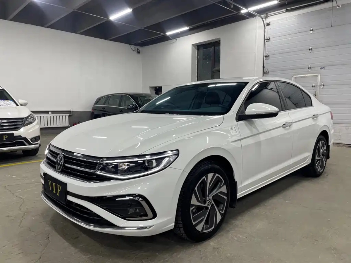 VOLKSWAGEN BORA  2023