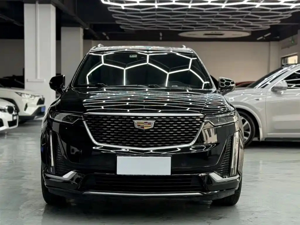 CADILLAC XT6