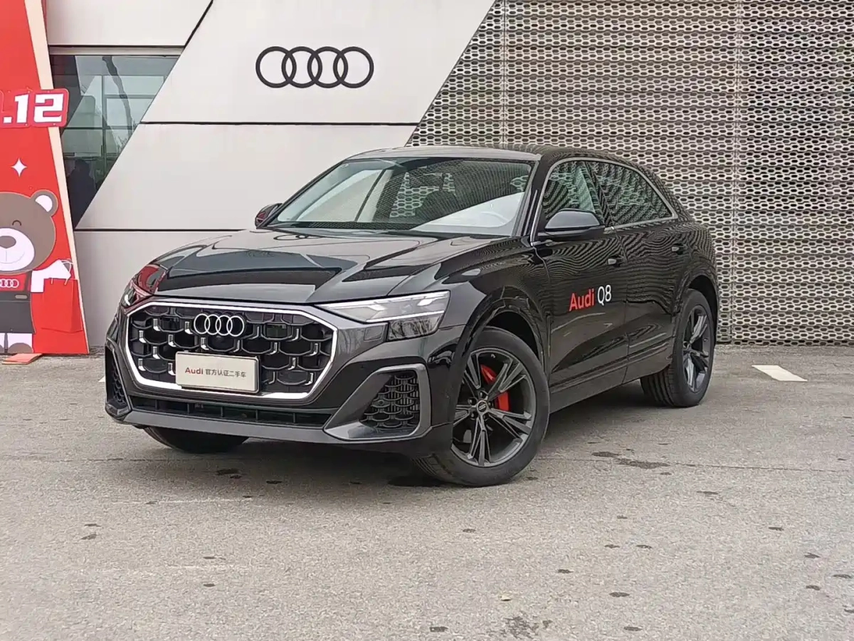 AUDI Q8  2024
