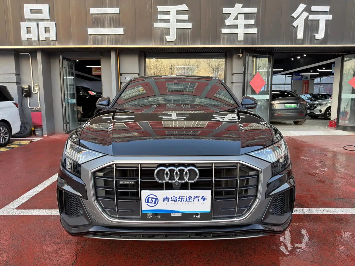 AUDI Q8  2020
