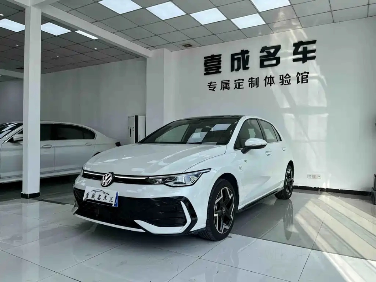 VOLKSWAGEN GOLF  2025