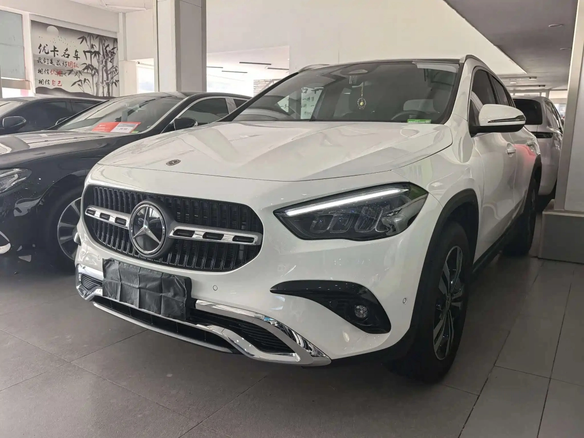 MERCEDES-BENZ GLA  2025