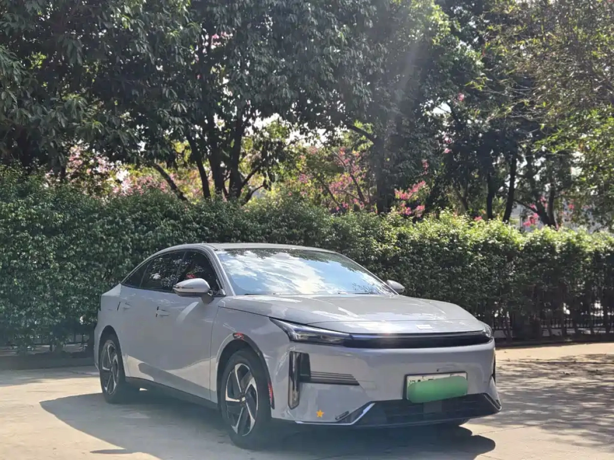 GEELY GALAXY GALAXY L6  2024