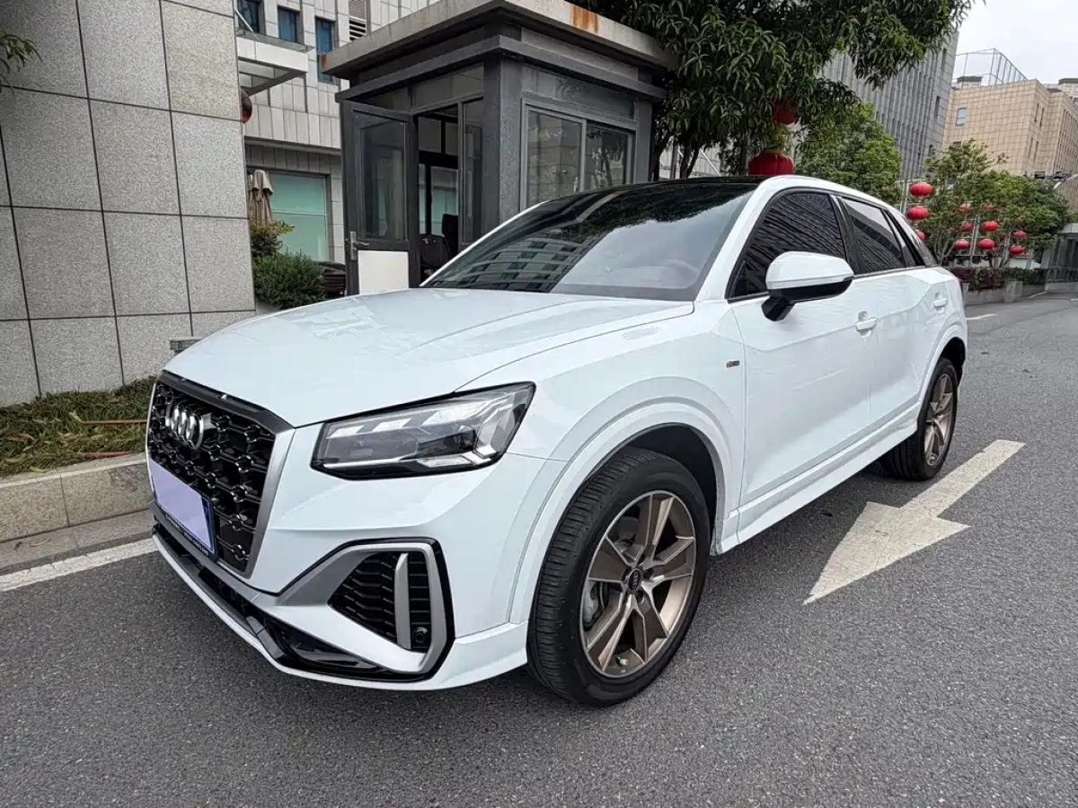 AUDI Q2L  2025