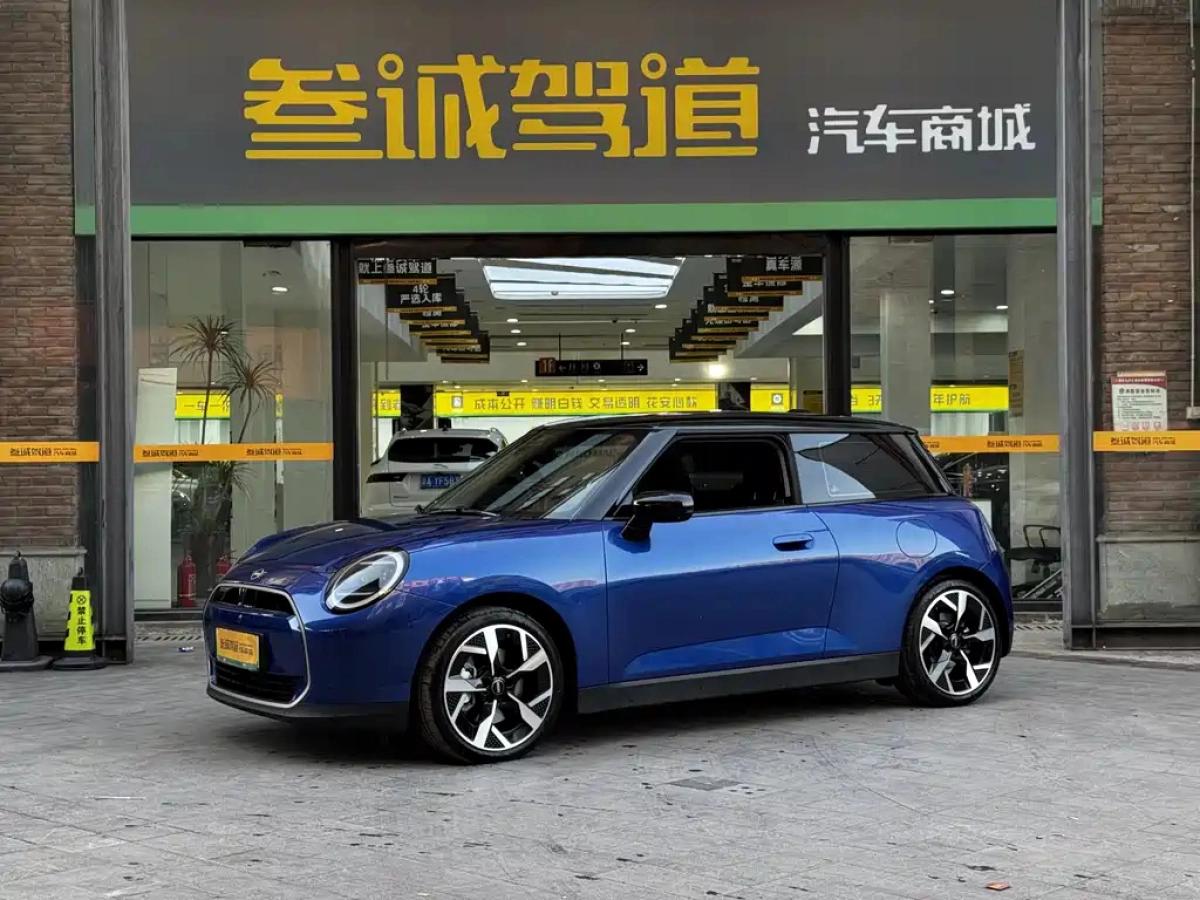 MINI COOPER SE  2025