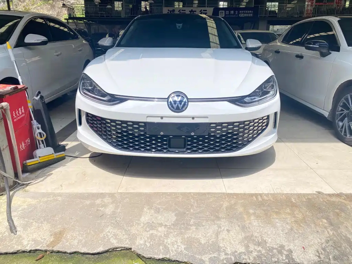 VOLKSWAGEN LAMANDO