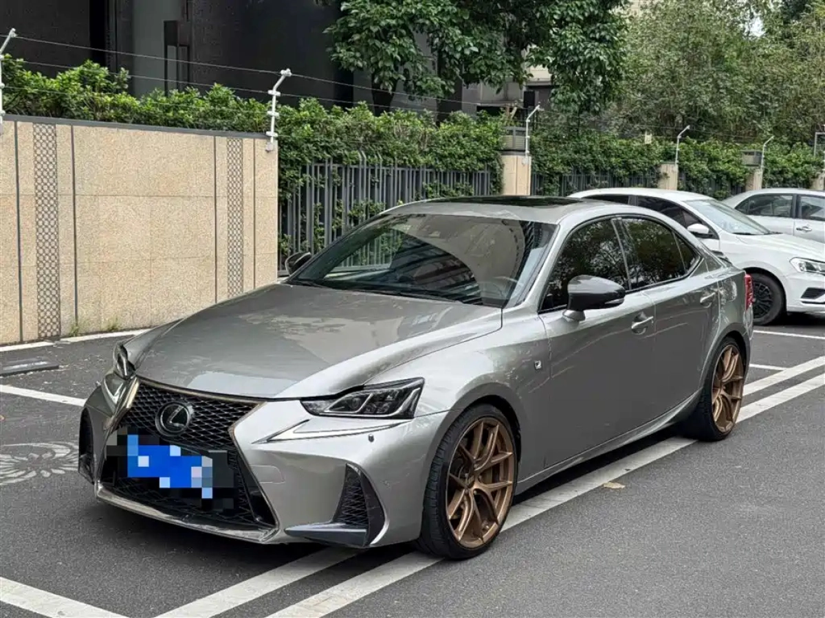 LEXUS IS  2019