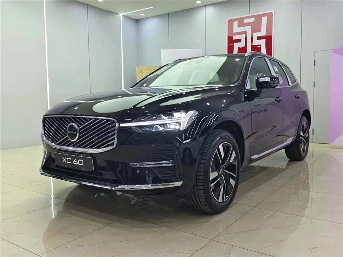 VOLVO XC60  2026