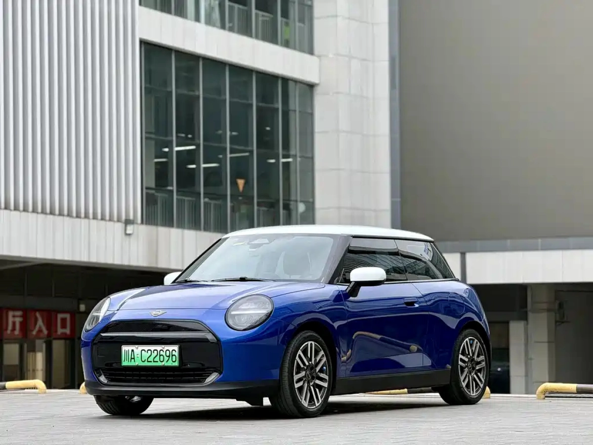 MINI COOPER SE  2025