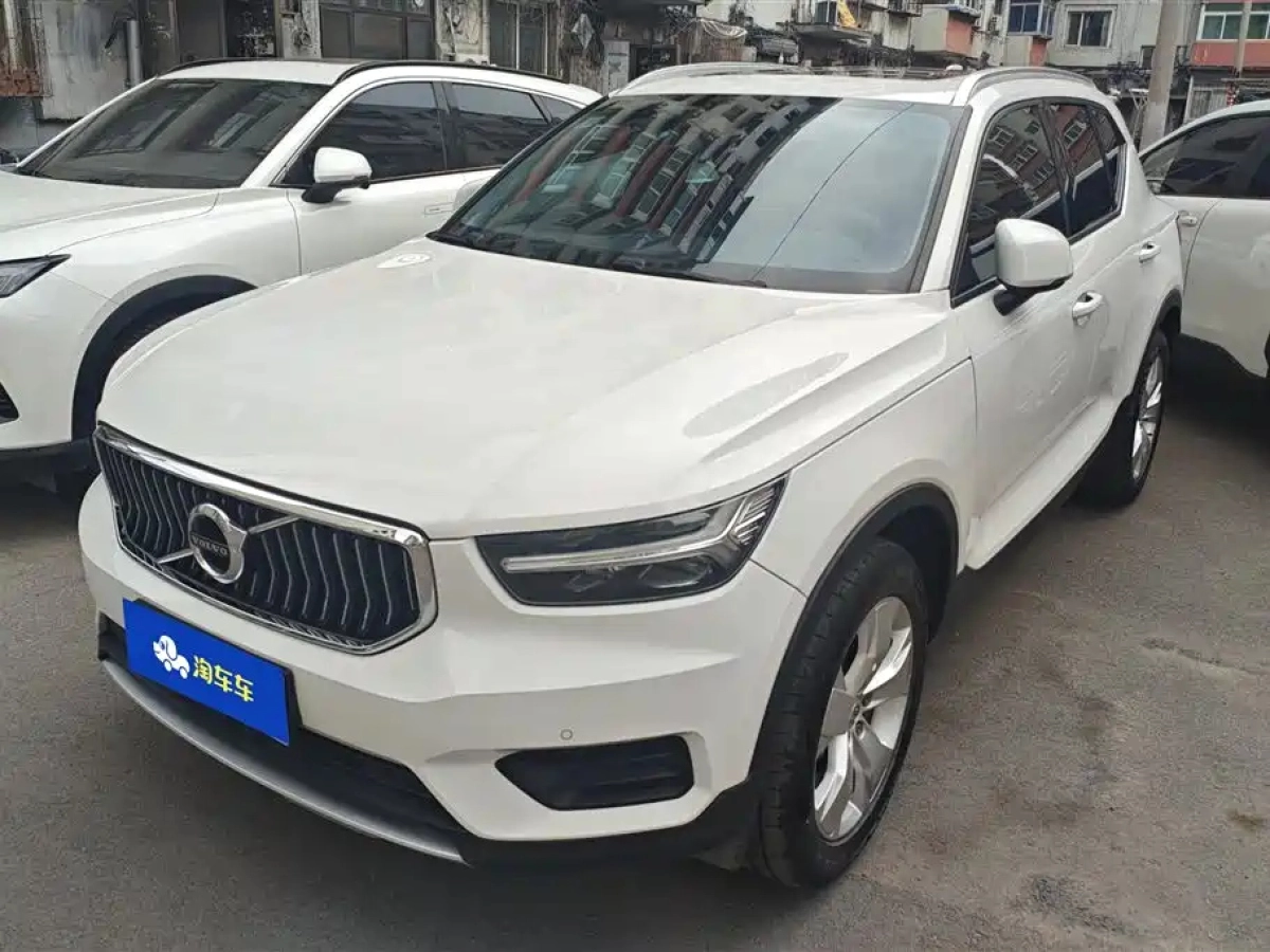VOLVO XC40  2020