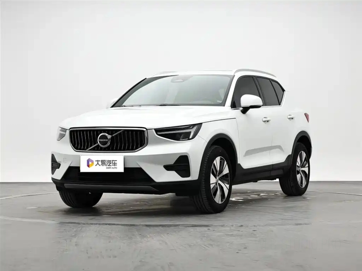 VOLVO XC40  2023