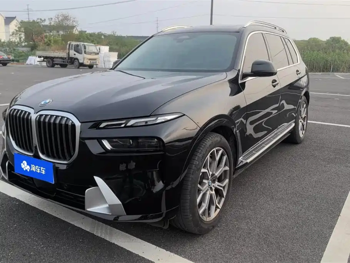 BMW X7  2025