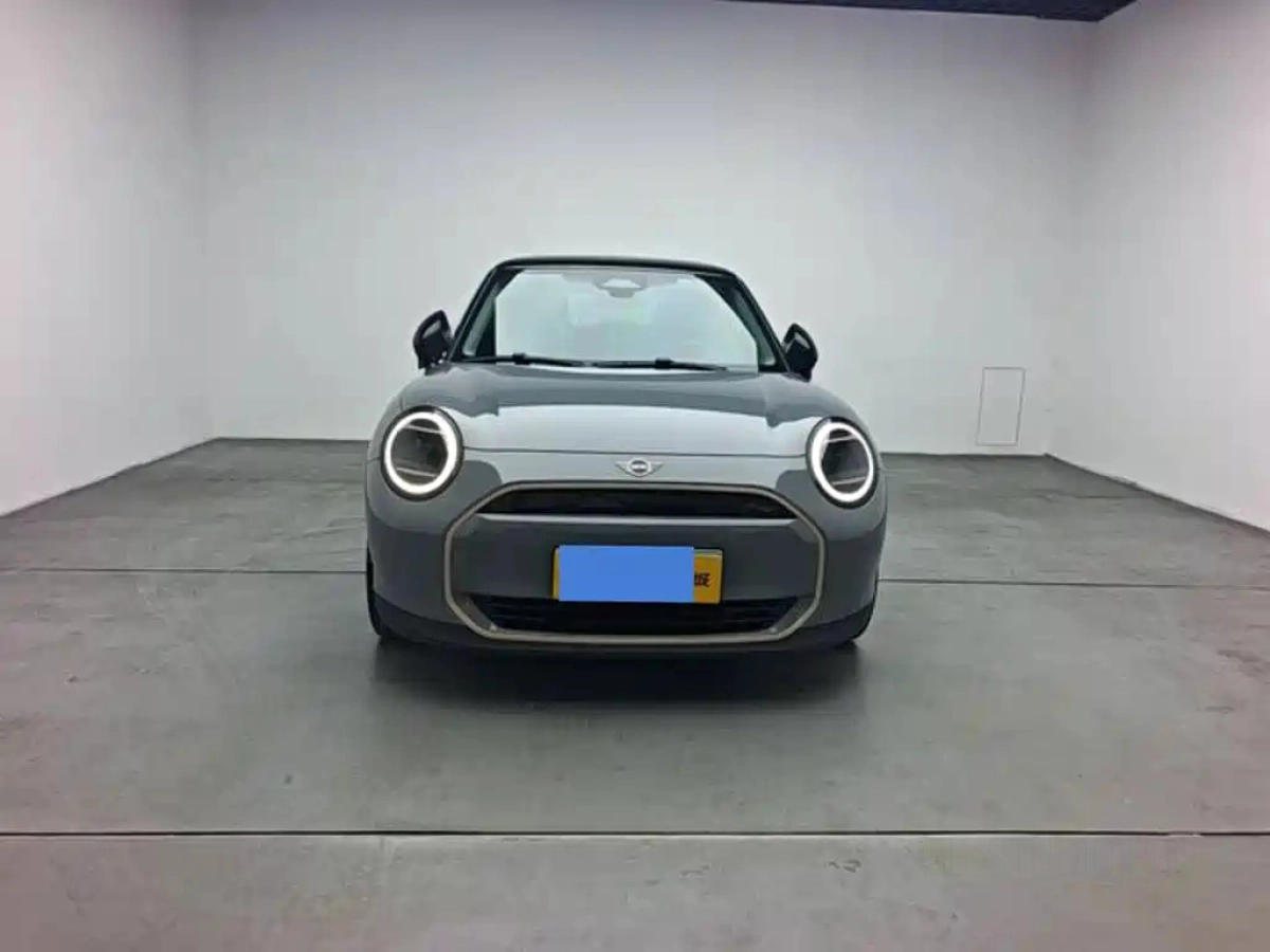 MINI COOPER SE  2025