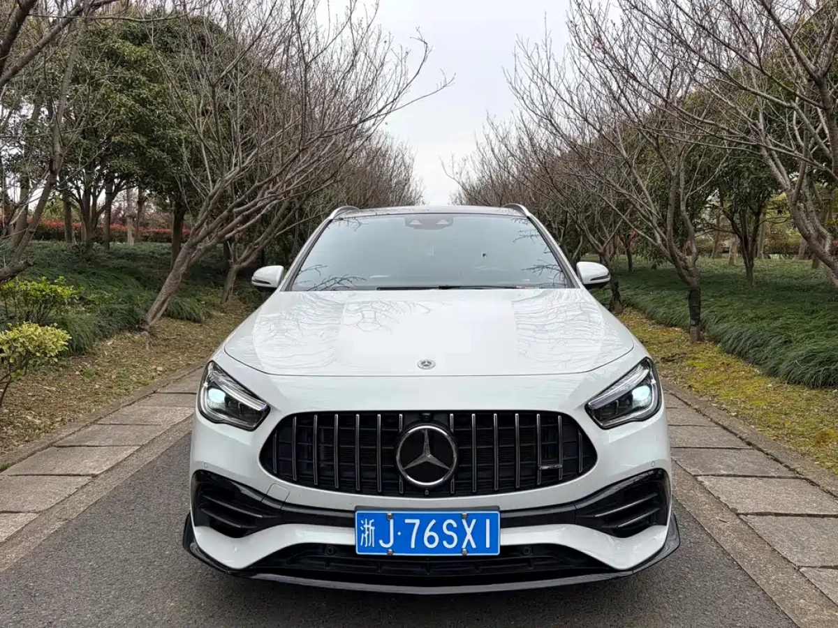 MERCEDES-BENZ GLA AMG  2023