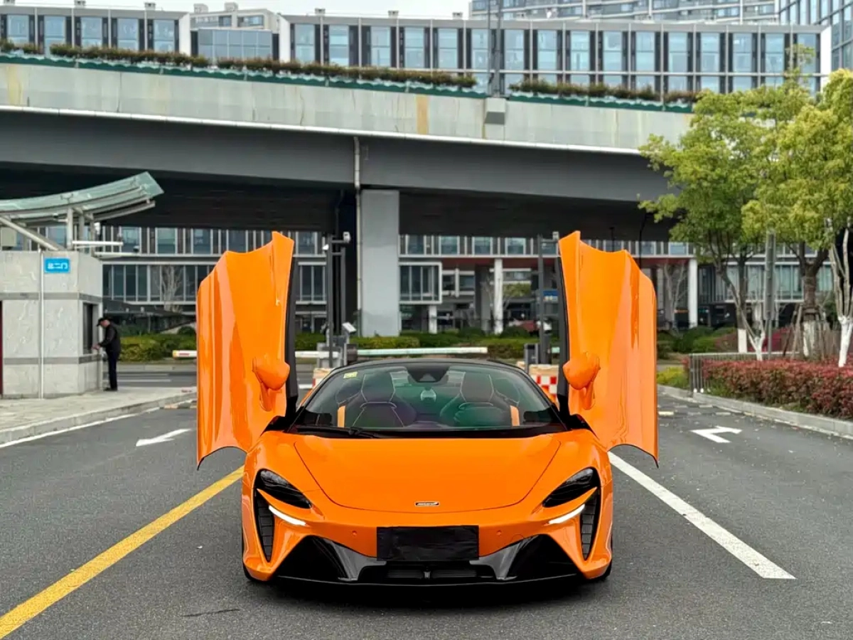 MCLAREN ARTURA  2024