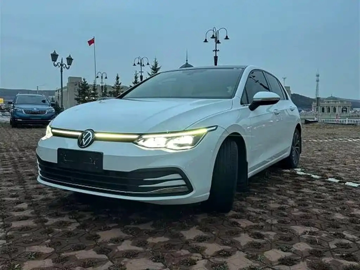 VOLKSWAGEN GOLF  2021