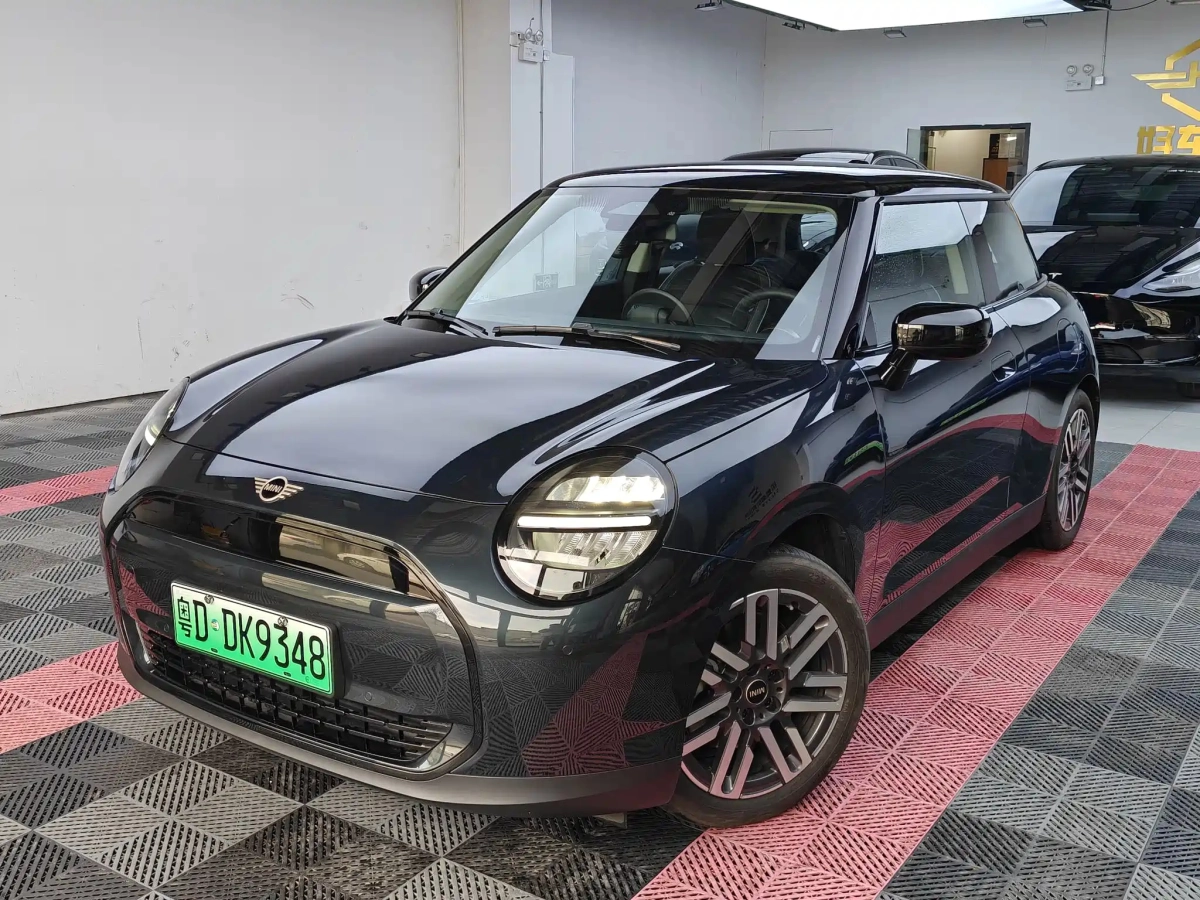 MINI COOPER SE  2025