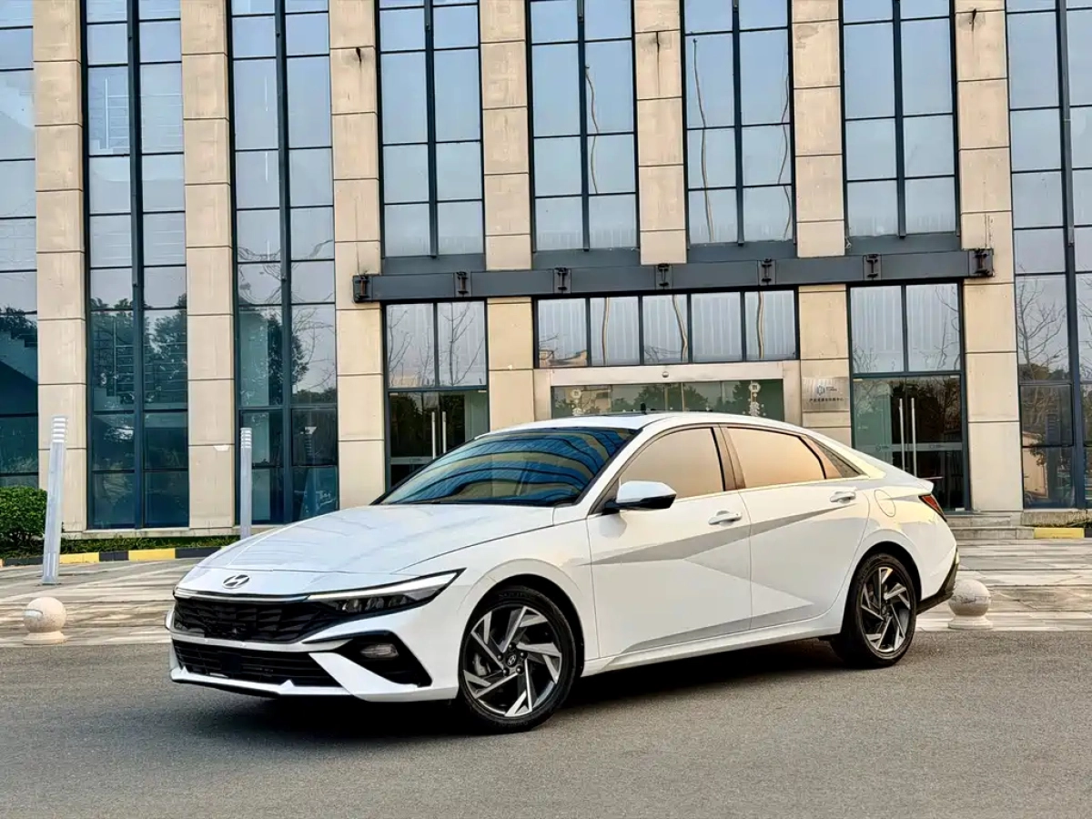 HYUNDAI ELANTRA  2024