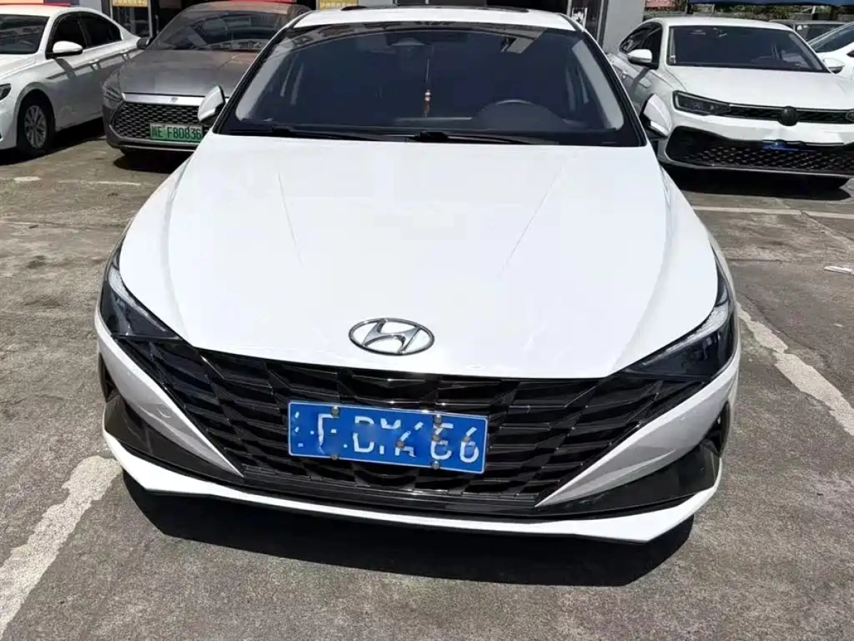 HYUNDAI ELANTRA