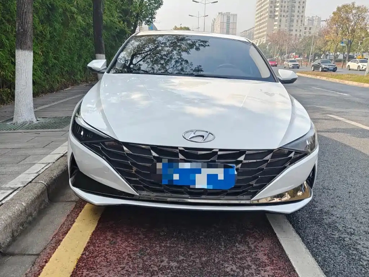 HYUNDAI ELANTRA
