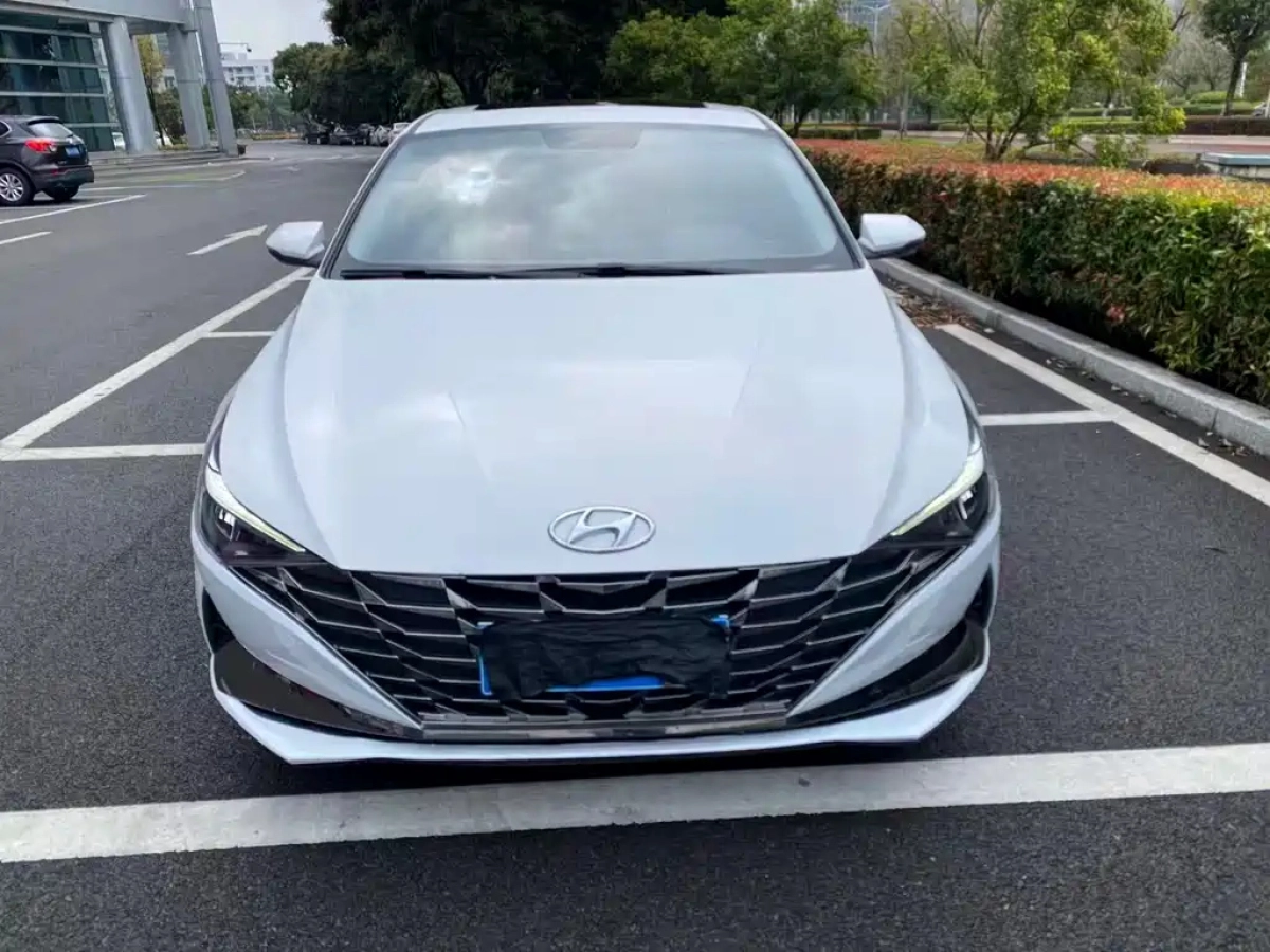 HYUNDAI ELANTRA