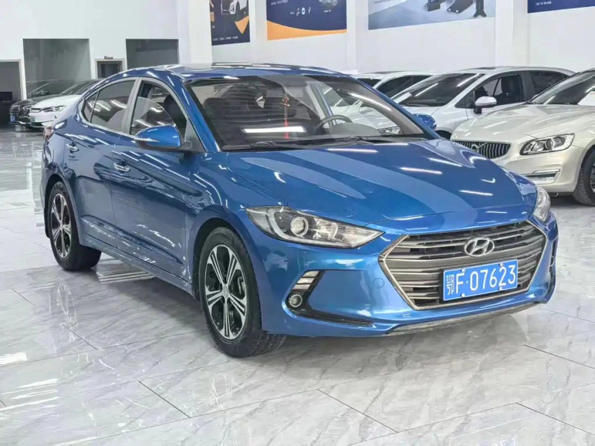 HYUNDAI ELANTRA