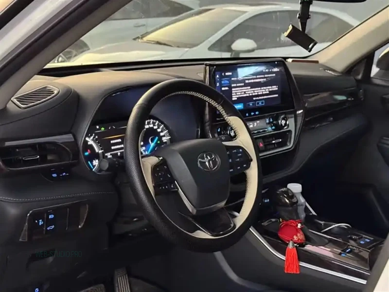 TOYOTA HIGHLANDER