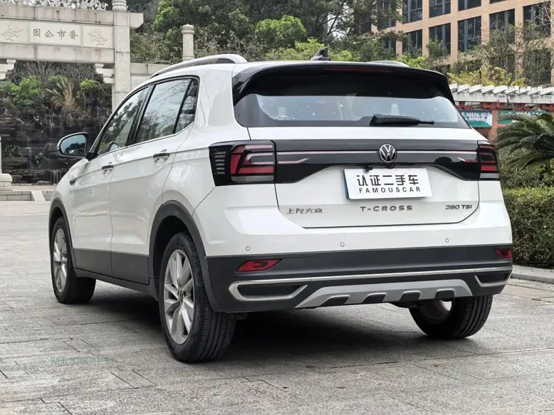 VOLKSWAGEN T-CROSS