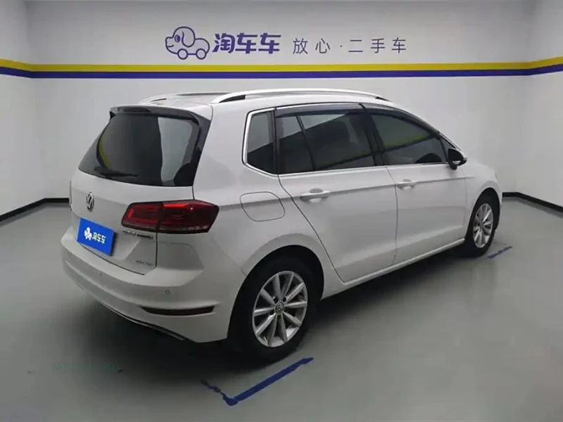 VOLKSWAGEN GOLF . SPORTSVAN