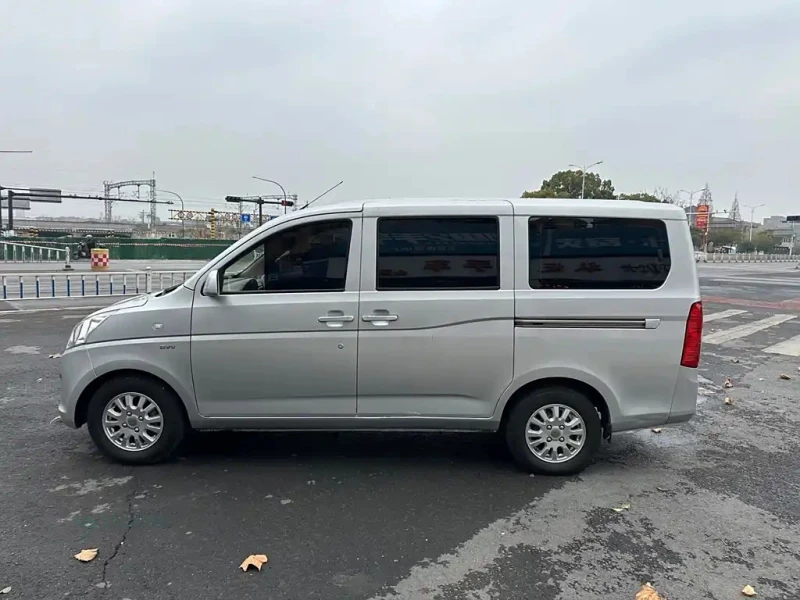 SGMW WULING RONGGUANG V