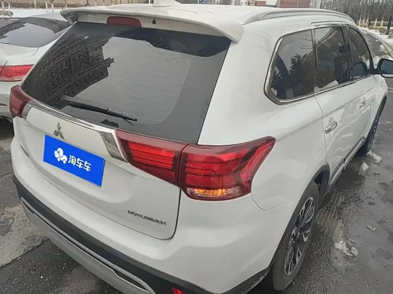 MITSUBISHI OUTLANDER