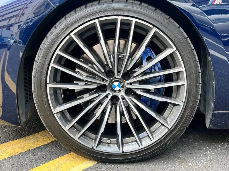 BMW 8-SERIES