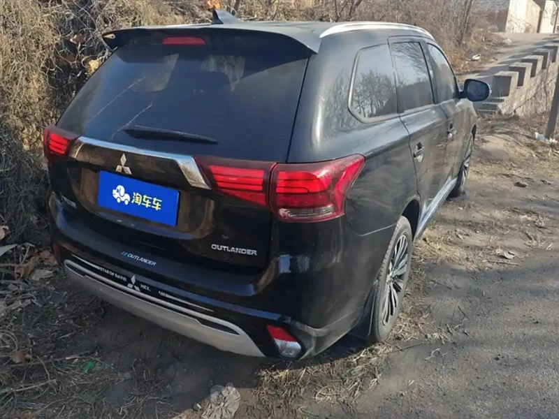 MITSUBISHI OUTLANDER