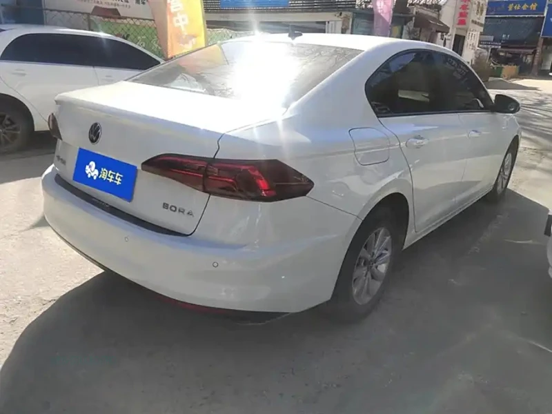 VOLKSWAGEN BORA