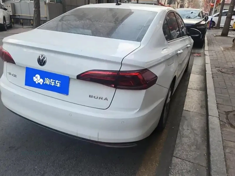 VOLKSWAGEN BORA