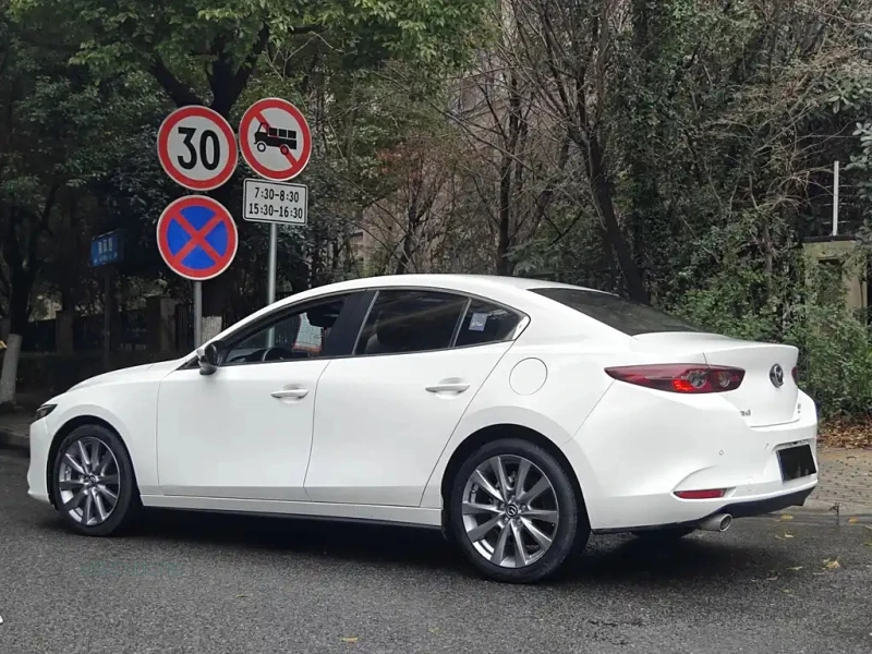 MAZDA 3 AXELA