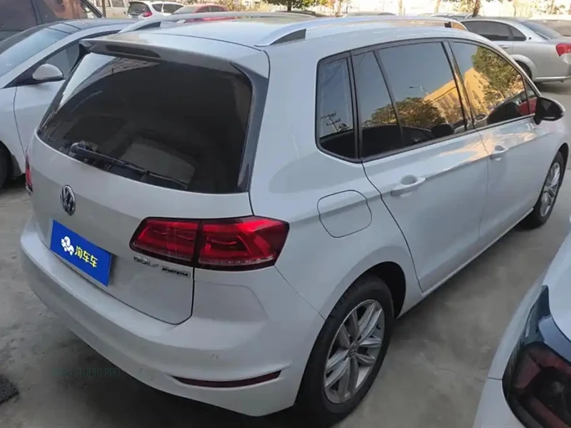 VOLKSWAGEN GOLF . SPORTSVAN
