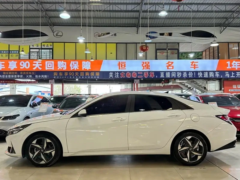 HYUNDAI ELANTRA