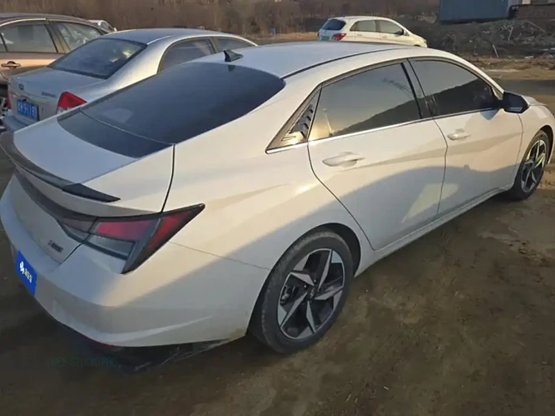 HYUNDAI ELANTRA