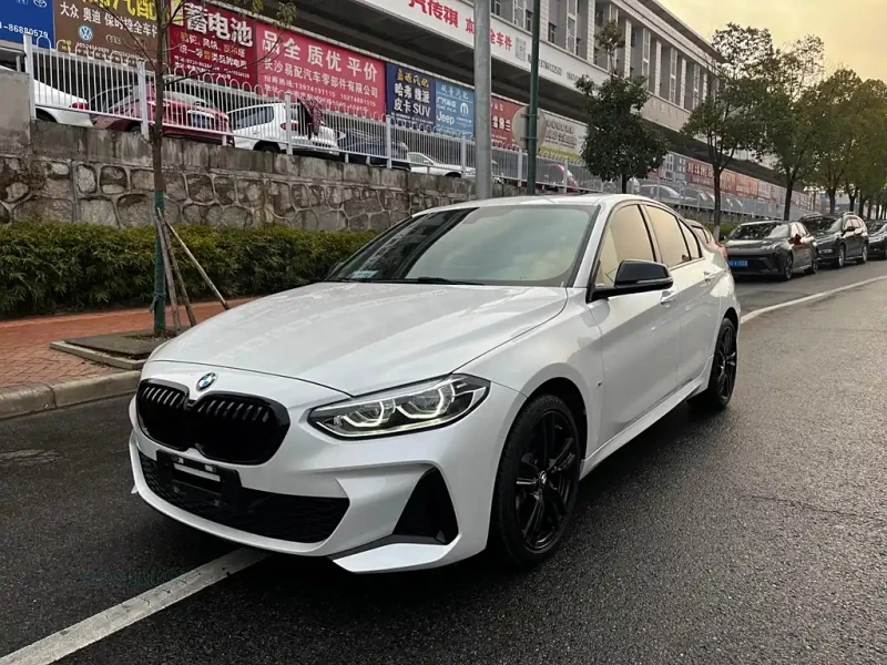 BMW 1-SERIES