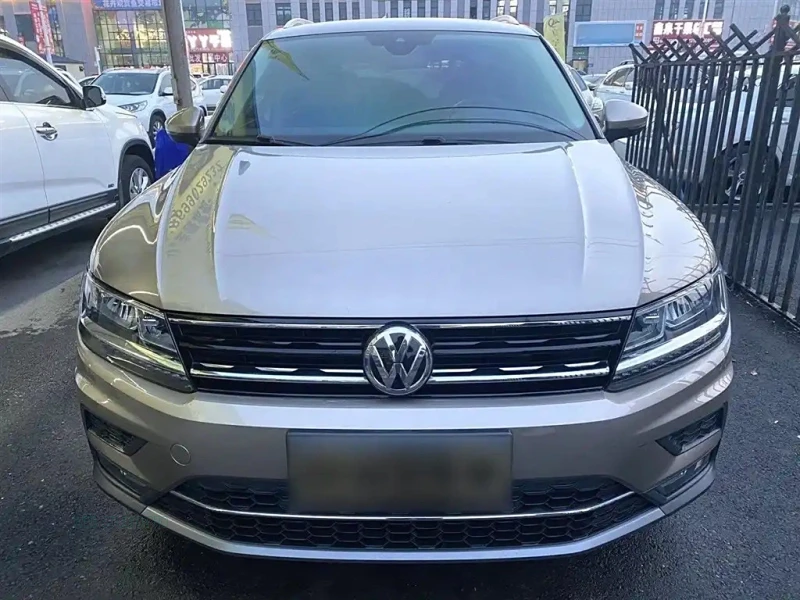 VOLKSWAGEN TIGUAN