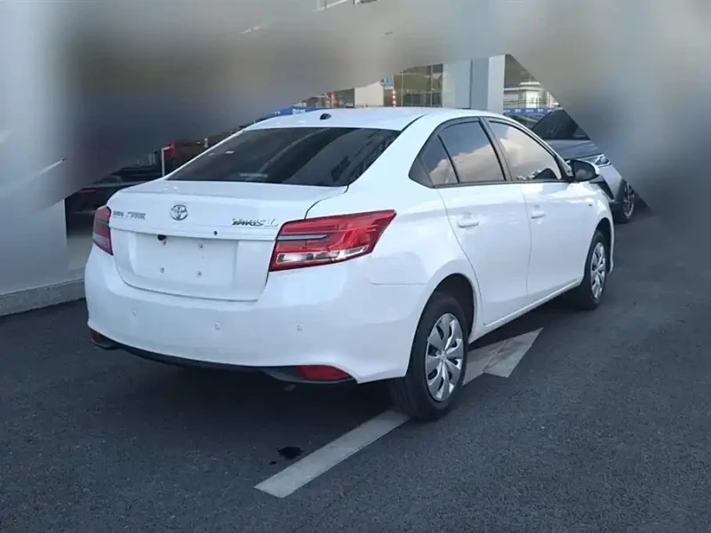 TOYOTA YARIS L DAZZLING