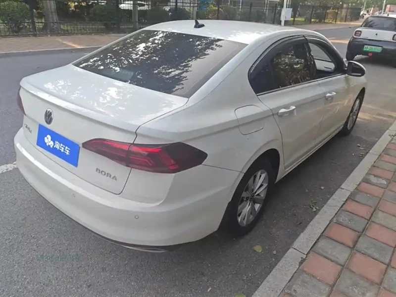 VOLKSWAGEN BORA