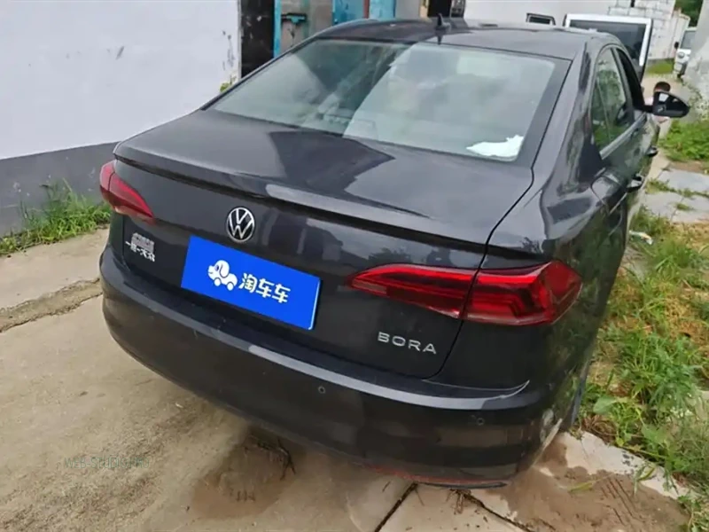 VOLKSWAGEN BORA