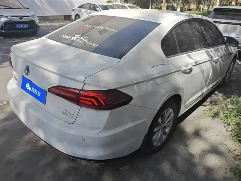 VOLKSWAGEN BORA