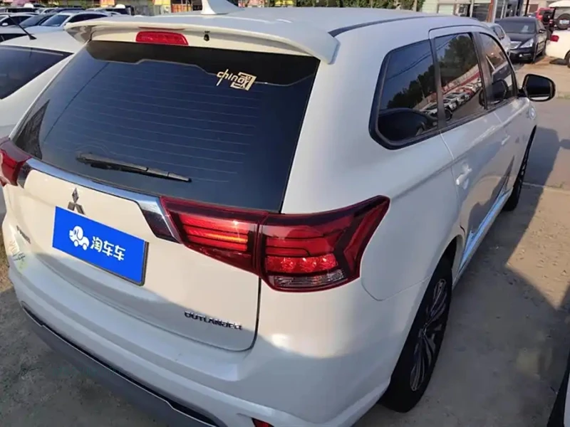 MITSUBISHI OUTLANDER