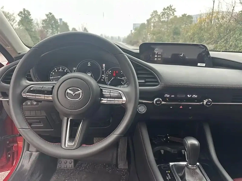 MAZDA 3 AXELA